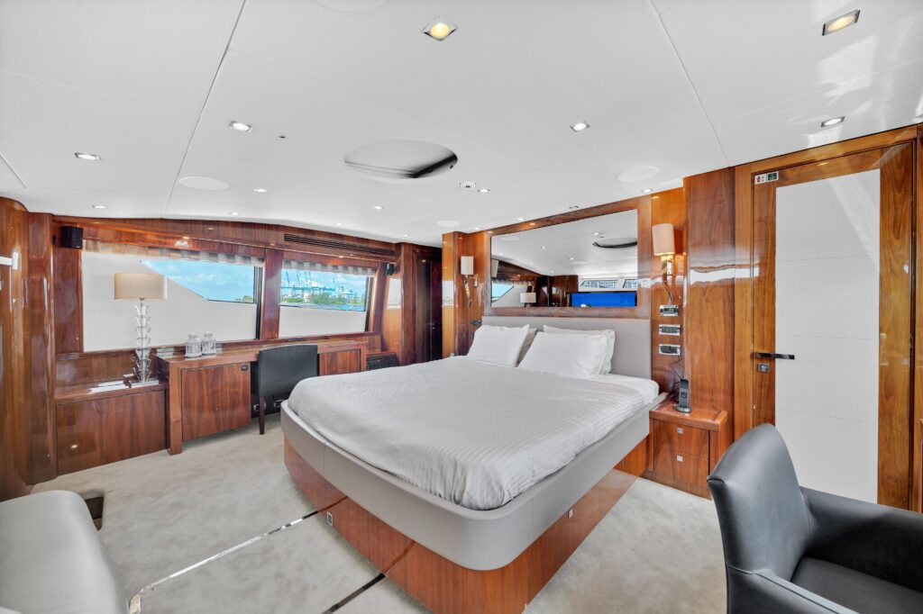 115' Sunseeker Miami Beach Luxury Yacht