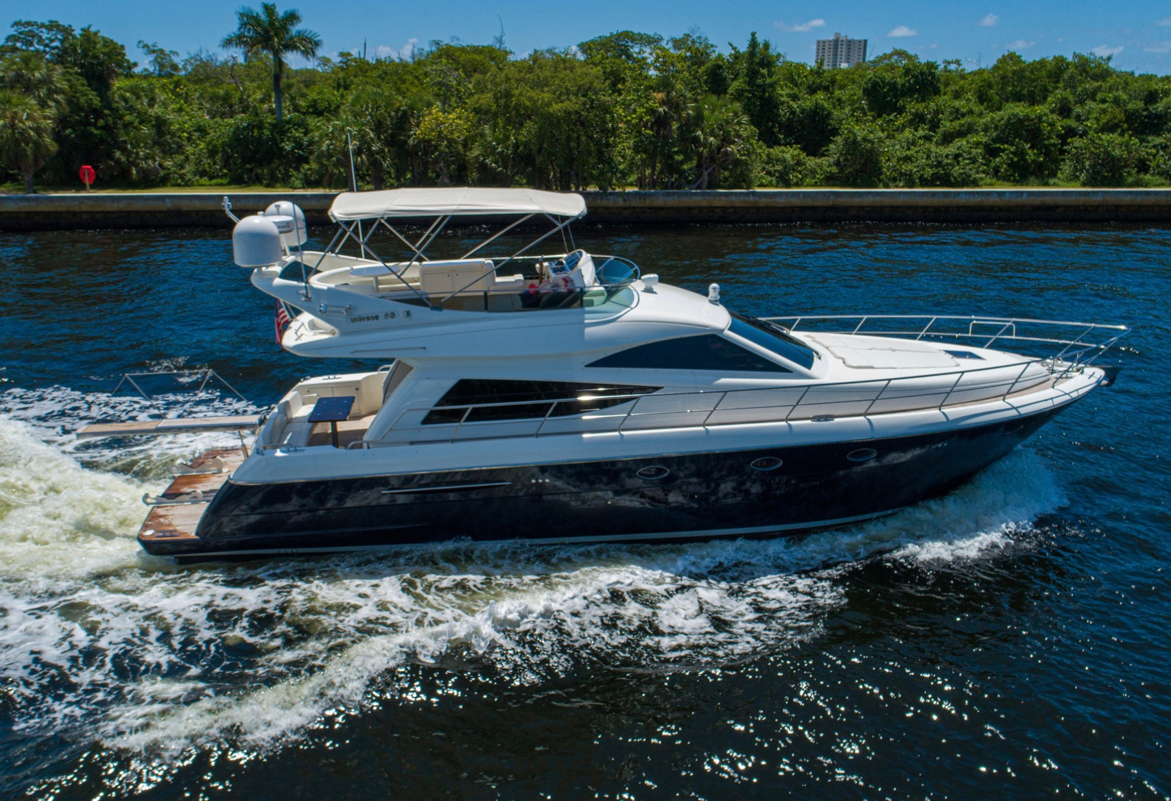 55′ Uniesse Flybridge Miami Beach Luxury Yacht Charters