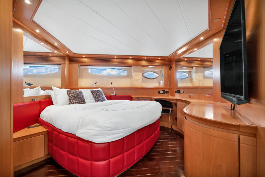 92' Pershing Luxury Yacht Charters